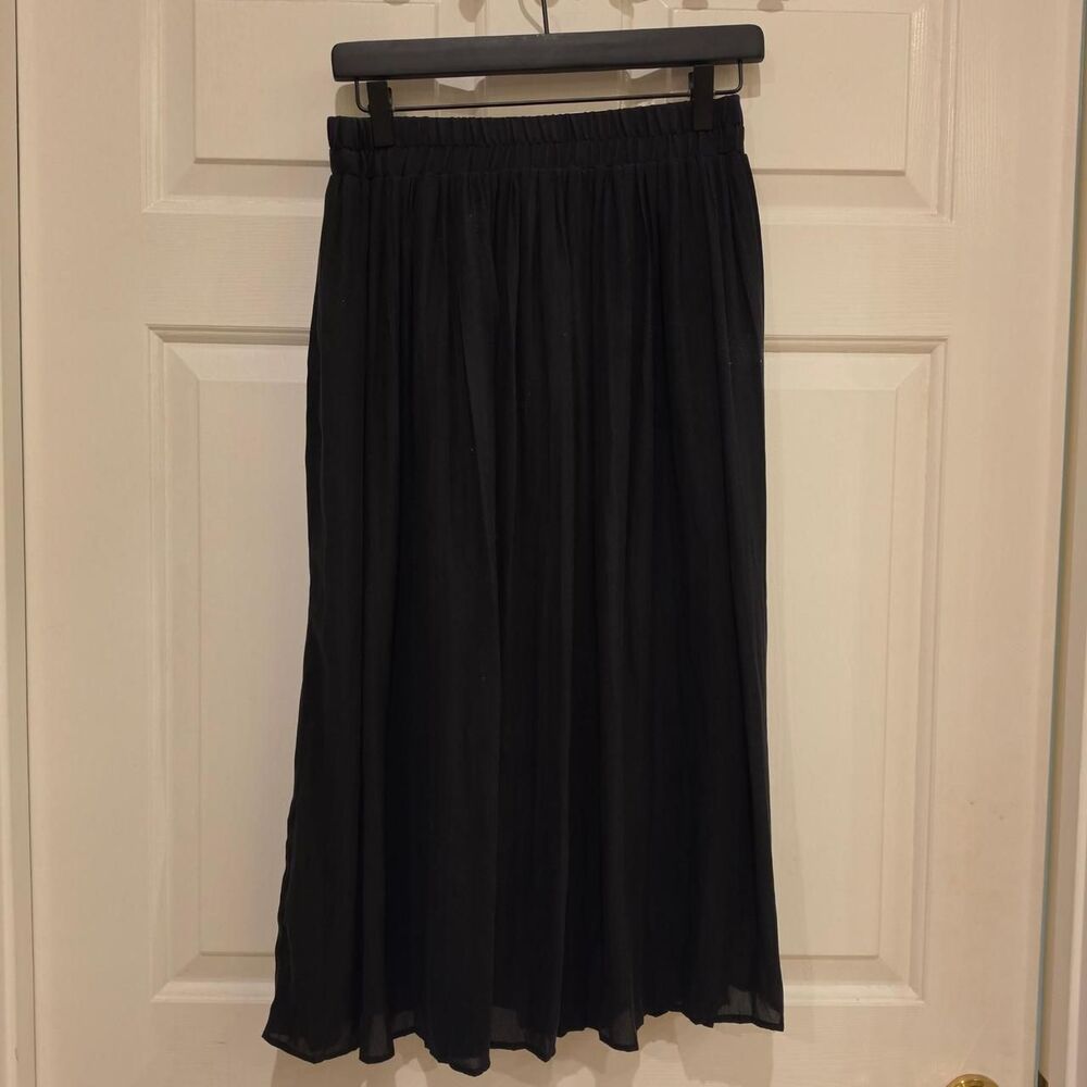 Forever 21 Black Pleated Midi Skirt